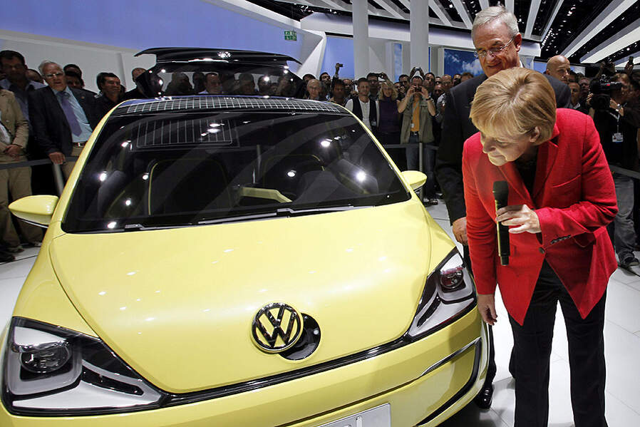 Angela Merkel lädt zum E-Auto-Gipfel.