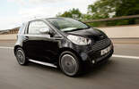 Aston Martin Cygnet, Fahrt, Seitenansicht, von vorne