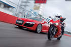 Audi R8 5.2 FSI, Ducati 1199 Panigale S, Seitenansicht