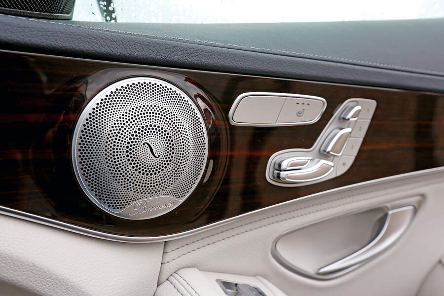 BurmesterSoundsystem Große Bühne in der Mercedes CKlasse Auto