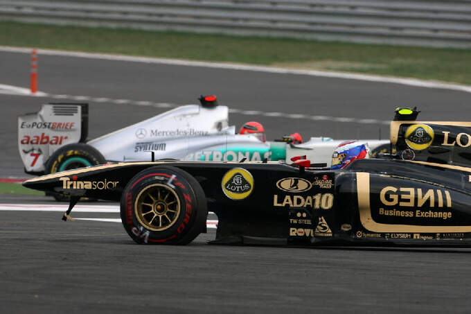 Crash-Michael-Schumacher-Vitaly-Petrov-Formel-1-GP-Korea-16-Oktober-2013-fotoshowImage-d57a051-544903.jpg