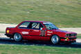 Joachim Winkelhock im September 1986 im noch sehr seriennahen BMW 325i vom Team Isert auf dem Nürburgring. DTM-Boliden