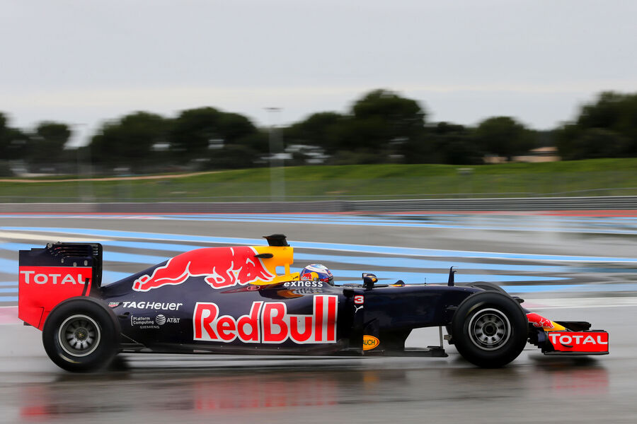 Daniel-Ricciardo-Red-Bull-Pirelli-Regentest-Paul-Ricard-25-Januar-2016-fotoshowBigImage-94cadc6b-922929.jpg