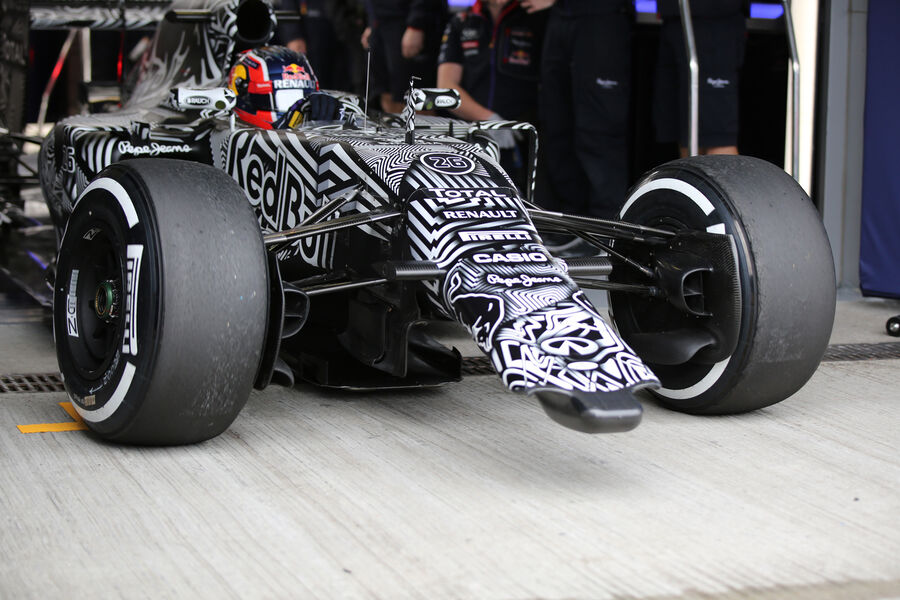 Daniil-Kvat-Red-Bull-Formel-1-Test-Jerez-2-Februar-2015-fotoshowBigImage-3bff347f-840763.jpg