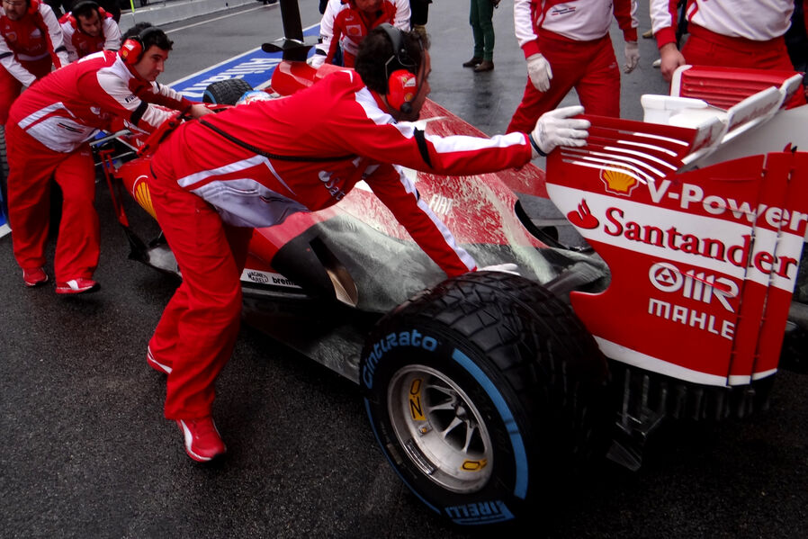 [Imagen: Fernando-Alonso-Ferrari-Formel-1-Test-Ba...664750.jpg]