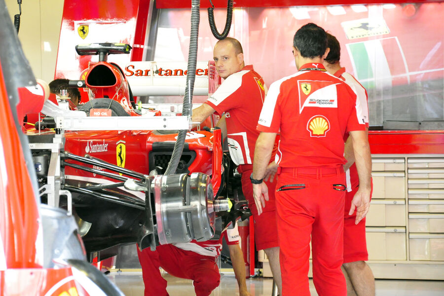 Ferrari-Formel-1-GP-Abu-Dhabi-31-Oktober-2013-fotoshowBigImage-8ae454bf-732481.jpg