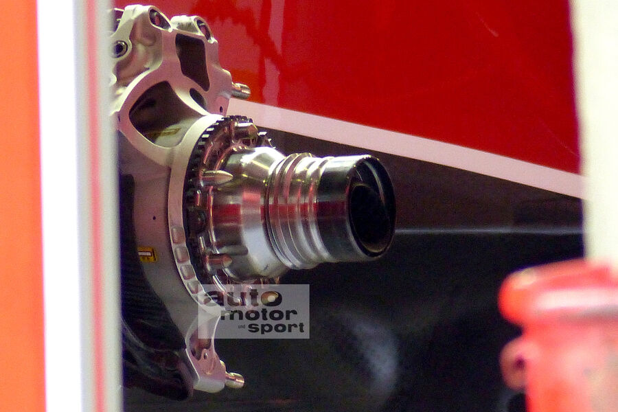 Ferrari-Formel-1-GP-China-Shanghai-16-April-2014-fotoshowBigImage-4d034e40-771823.jpg