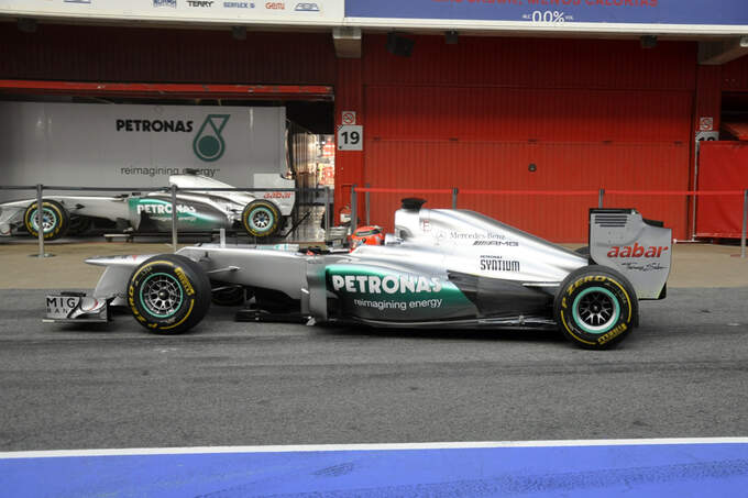 Formel-1-Test-Barcelona-02-03-2012-Michael-Schumacher-Mercedes-GP-fotoshowImage-4d328de-574517.jpg