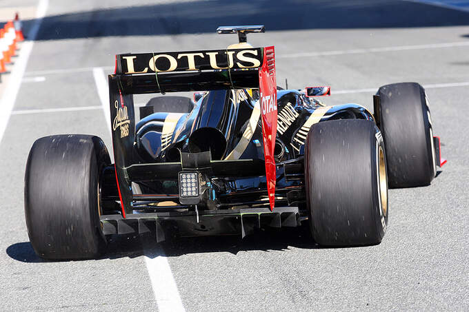 Formel-1-Test-Jerez-7-2-2012-Kimi-Raikkonen-Lotus-Renault-GP-fotoshowImage-dc82d304-568789.jpg