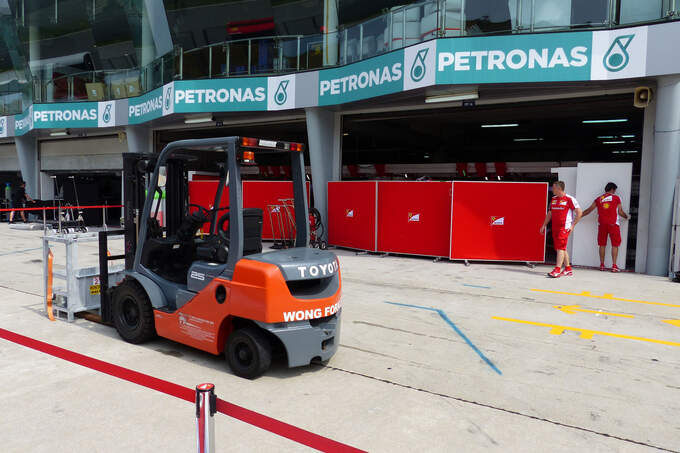 GP-Malaysia-Ferrari-Formel-1-Mittwoch-25-3-2015-fotoshowImage-920a5fe8-852491.jpg