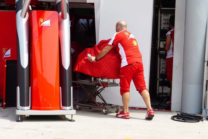 GP-Malaysia-Ferrari-Formel-1-Mittwoch-25-3-2015-fotoshowImage-f7e6fd97-852324.jpg