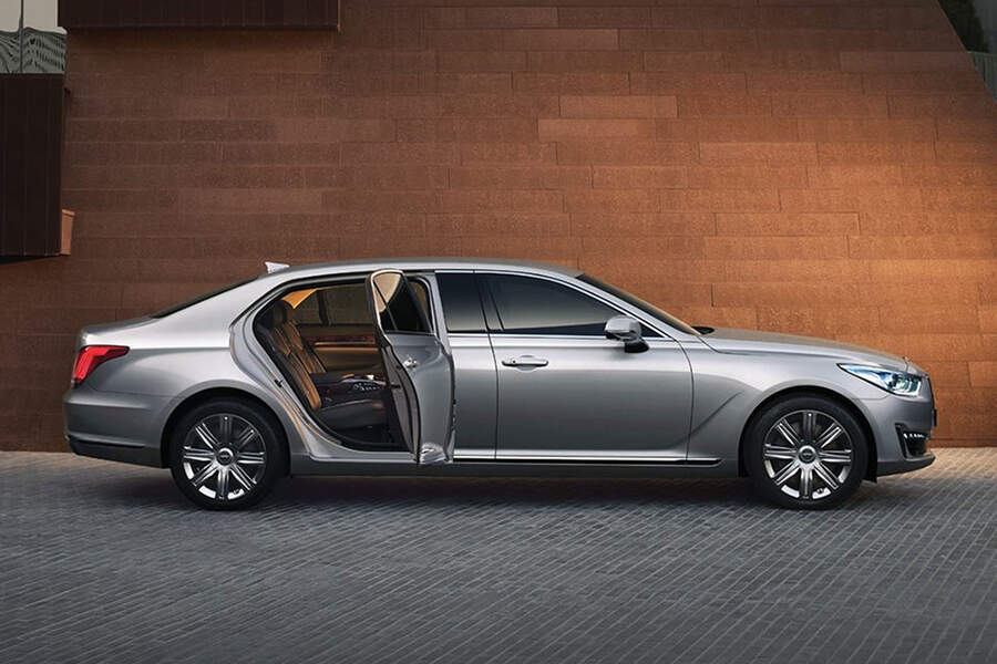 Hyundai genesis eq900