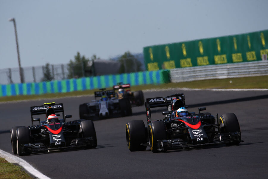 [Imagen: Jenson-Button-Fernando-Alonso-McLaren-Ho...885237.jpg]