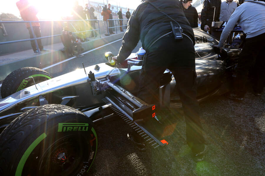 Jenson-Button-McLaren-Formel-1-Jerez-Test-30-Januar-2014-fotoshowBigImage-8bb31a2b-751850.jpg