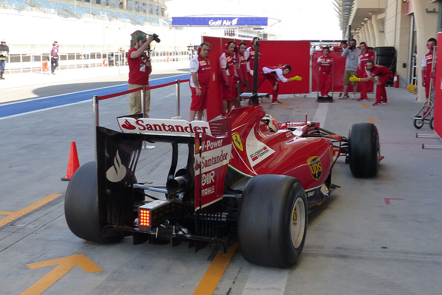 [Imagen: Kimi-Raeikkoenen-Ferrari-Formel-1-Test-B...757142.jpg]