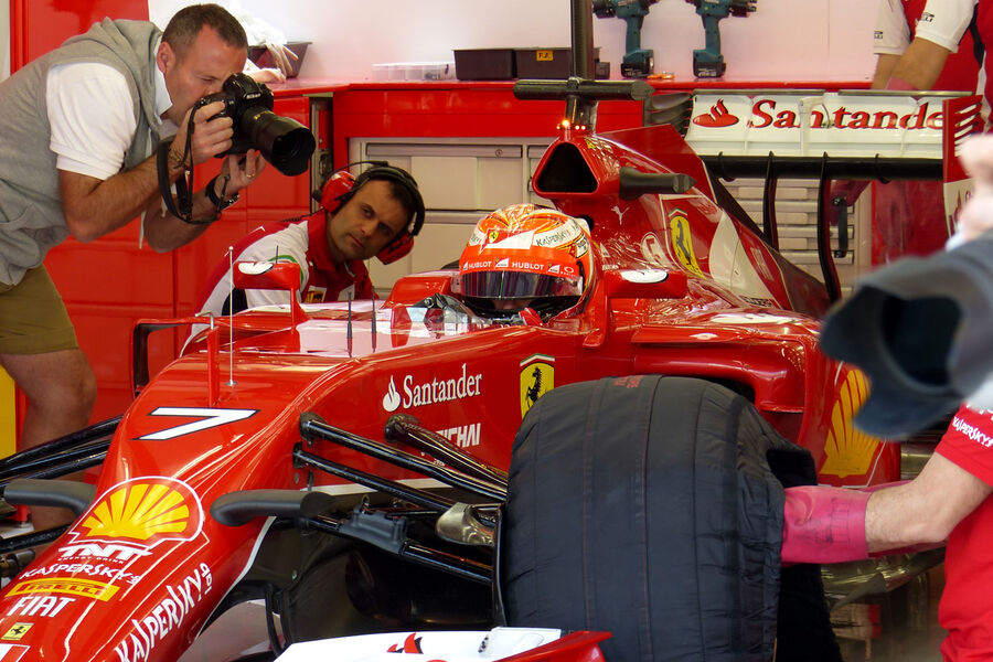 Kimi-Raeikkoenen-Ferrari-Formel-1-Test-Bahrain-22-Februar-2014-fotoshowBigImage-d5549a2a-757124.jpg