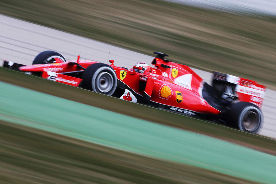 Kimi-Raeikkoenen-Ferrari-Formel-1-Test-Barcelona-26-Februar-2015-fotoshowBigImage-3524c06b-846444.jpg