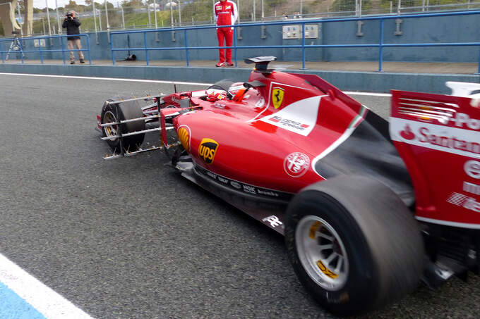 Kimi-Raeikkoenen-Ferrari-Formel-1-Test-Jerez-3-Februar-2015-fotoshowImage-33d90408-841014.jpg
