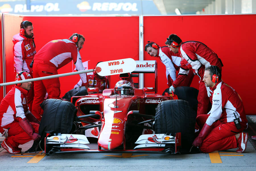 Kimi-Raeikkoenen-Ferrari-Formel-1-Test-Jerez-4-Februar-2015-fotoshowBigImage-69a95dcf-841499.jpg