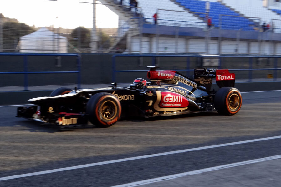 Kimi-Raeikkoenen-Lotus-Formel-1-Test-Jerez-7-Februar-2013-19-fotoshowImageNew-d4d44e04-659695.jpg