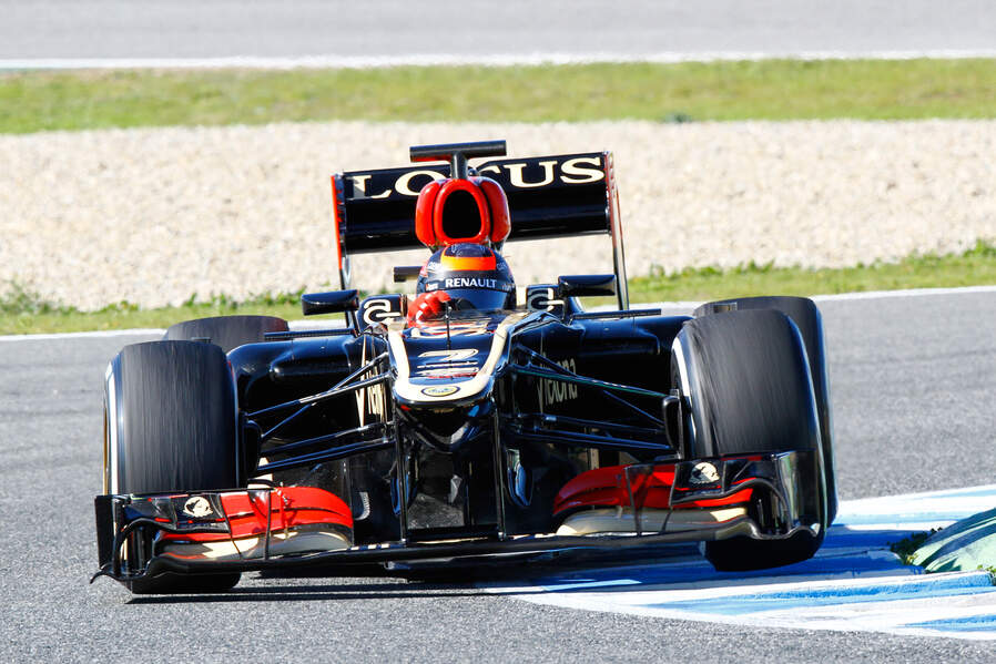 Kimi-Raikkonen-Lotus-Formel-1-Test-Jerez-8-Februar-2013-19-fotoshowImageNew-d07681d9-660297.jpg