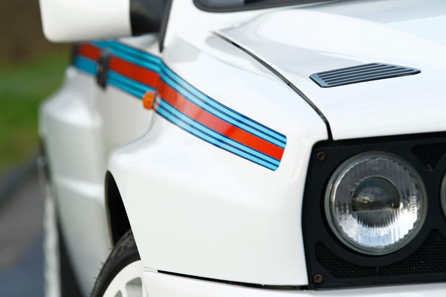 Lancia-Delta-HF-integrale-Frontscheinwerfer-fotoshowBigImage-8c265d9c-565027.jpg