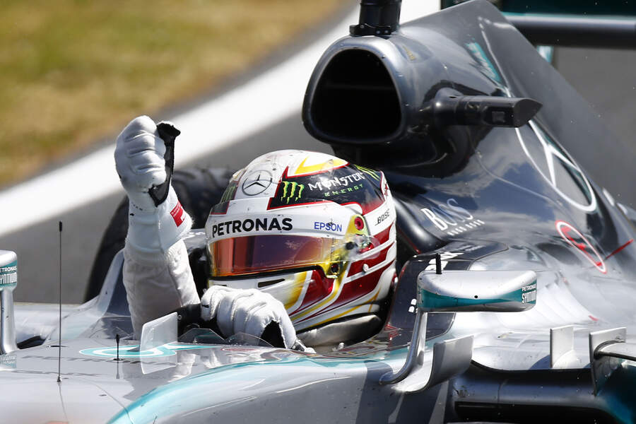 Lewis-Hamilton-GP-England-2015-fotoshowBigImage-cf2da1a0-881095.jpg