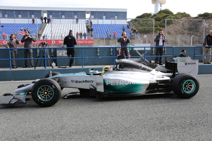 Lewis-Hamilton-Mercedes-Formel-1-Jerez-Test-28-Januar-2014-fotoshowImage-852662fc-751157.jpg