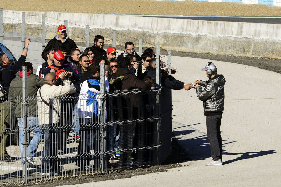 Lewis-Hamilton-Mercedes-Formel-1-Test-Jerez-8-Februar-2013-19-fotoshowImageNew-8674747d-660319.jpg