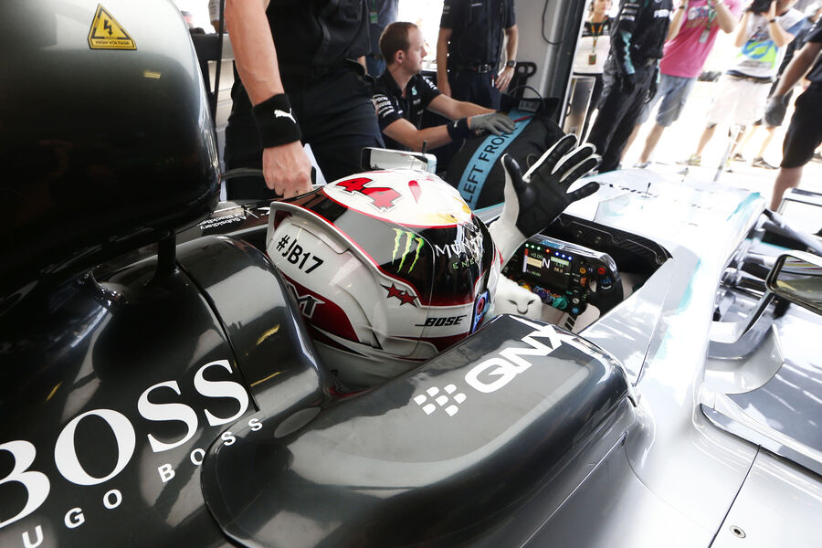 [Imagen: Lewis-Hamilton-Mercedes-GP-Ungarn-Budape...884885.jpg]