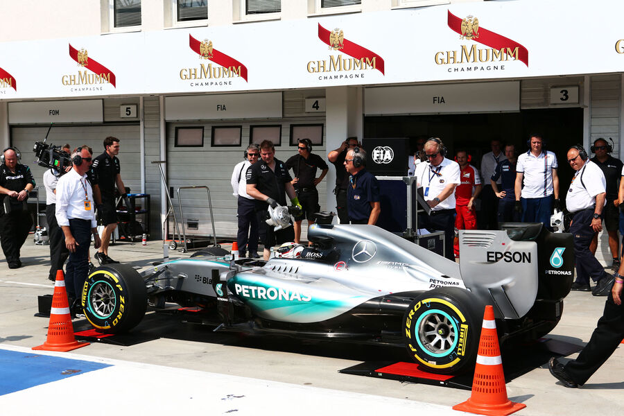 [Imagen: Lewis-Hamilton-Mercedes-GP-Ungarn-Budape...885201.jpg]