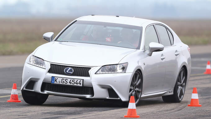 Lexus GS 450h, Frontansicht, Slalom