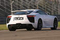Das maximale Drehmoment von 480 Newtonmetern liegt bei 8.700 Umdrehungen pro Minute an. Lexus LFA
