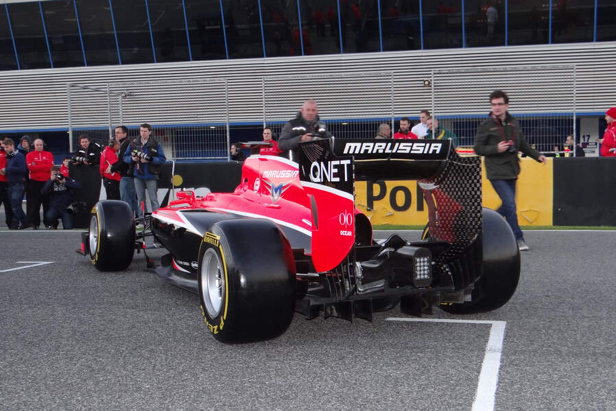 Marussia-MR02-Praesentation-Jerez-2013-19-fotoshowImageNew-44b4d8ef-658842.jpg