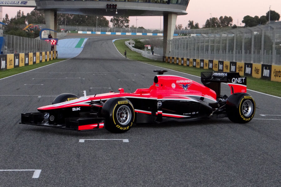 Marussia-MR02-Praesentation-Jerez-2013-19-fotoshowImageNew-4fd6c9d4-658847.jpg
