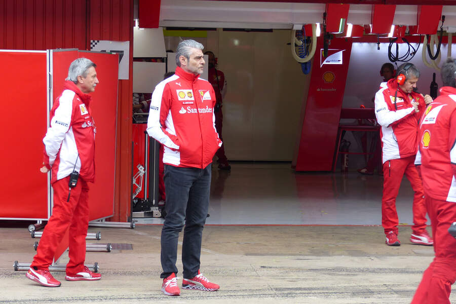 Maurizio-Arrivabene-Ferrari-Formel-1-Test-Barcelona-1-Maerz-2015-fotoshowBigImage-958aa80-847113.jpg