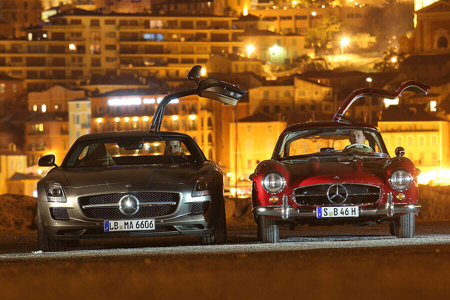 Mercedes-300-SL-und-SLS-AMG-f900x600-F4F4F2-C-88d5b35b-333728.jpg