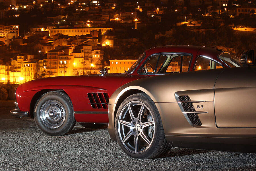 Mercedes-300-SL-und-SLS-AMG-f900x600-F4F4F2-C-8dd1fbb1-333734.jpg
