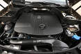 So zurückhaltend, wie sich das Triebwerk optisch präsentiert, ist es akustisch nicht - obwohl es mit wenig Drehzahl auskommt. Mercedes GLK 250 CDI 4Matic
