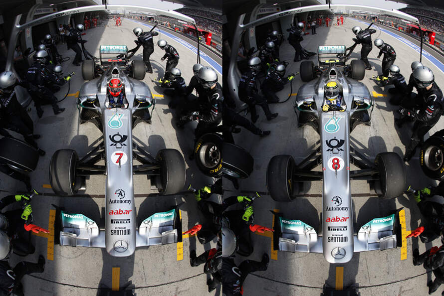 Mercedes-GP-Boxenstopp-2011-c890x594-ffffff-C-d0221716-481929.jpg