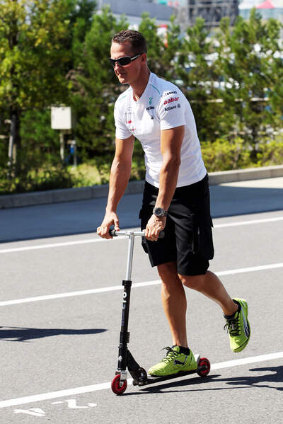 Michael-Schumacher-Mercedes-Formel-1-GP-Japan-Suzuka-4-Oktober-2012-19-fotoshowImageNew-4004d9eb-634497.jpg