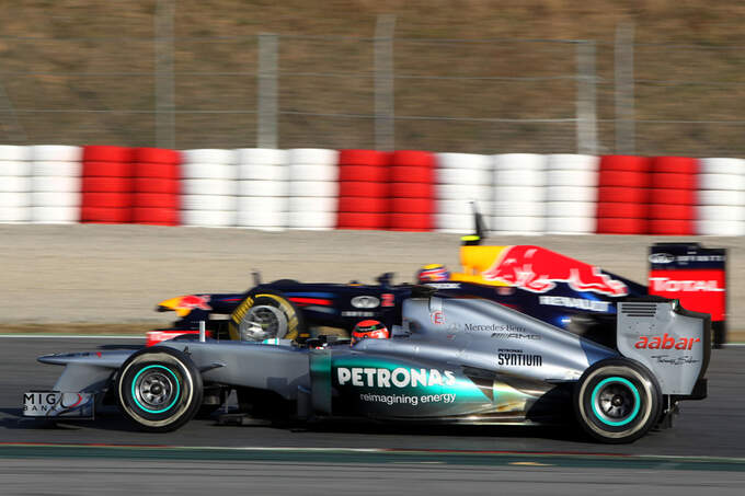 Michael-Schumacher-amp-Mark-Webber-F1-Test-Barcelona-2012-fotoshowImage-8b7128a8-573076.jpg