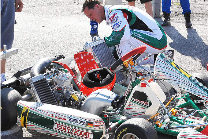 Michael-Schumacher-im-Kart-fotoshowImage-d0a4db7f-255468.jpg