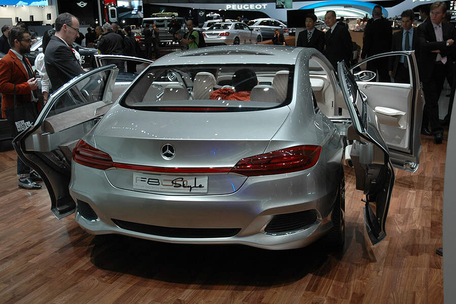 Mit dem F800 gibt Mercedes einen Ausblick auf die nächste C-Klasse.