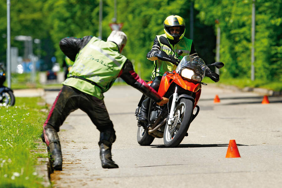 Motorrad Führerschein Günstig Machen motorradf 252 hrerschein f 252 r autofahrer 220 50 fahrer auf dem Motorrad Führerschein Günstig Machen motorradf 252 hrerschein f 252 r autofahrer 220 50 fahrer auf dem
