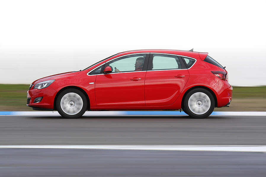 Opel Astra 1.6 Turbo (Bildergalerie, Bild 2) - AUTO MOTOR UND SPORT