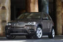 Optisch und technisch aufgefrischt präsentiert sich der BMW X5 in Genf.