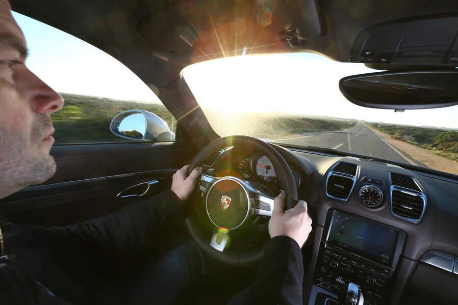 Porsche-Cayman-S-Cockpit-Lenkrad-19-fotoshowImageNew-d0e1c32e-663606.jpg
