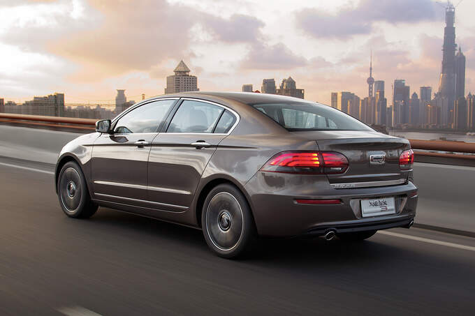 Qoros-3-Sedan-fotoshowImage-4b58e555-723729.jpg