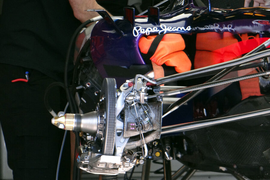 Red-Bull-Bremsen-Formel-1-GP-Monaco-22-Mai-2013-19-fotoshowImageNew-d6d581ec-686584.jpg